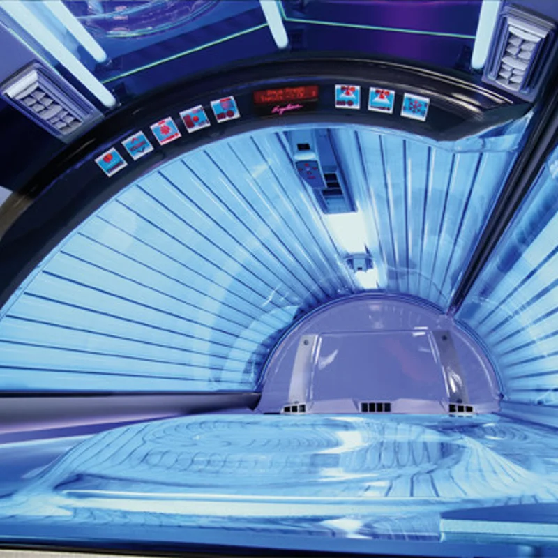 Interieur Ergoline Prestige 1100 zonnebank Feel-Sun Dronten met blauwe verlichting, krachtige lampen en ergonomische ligplaat